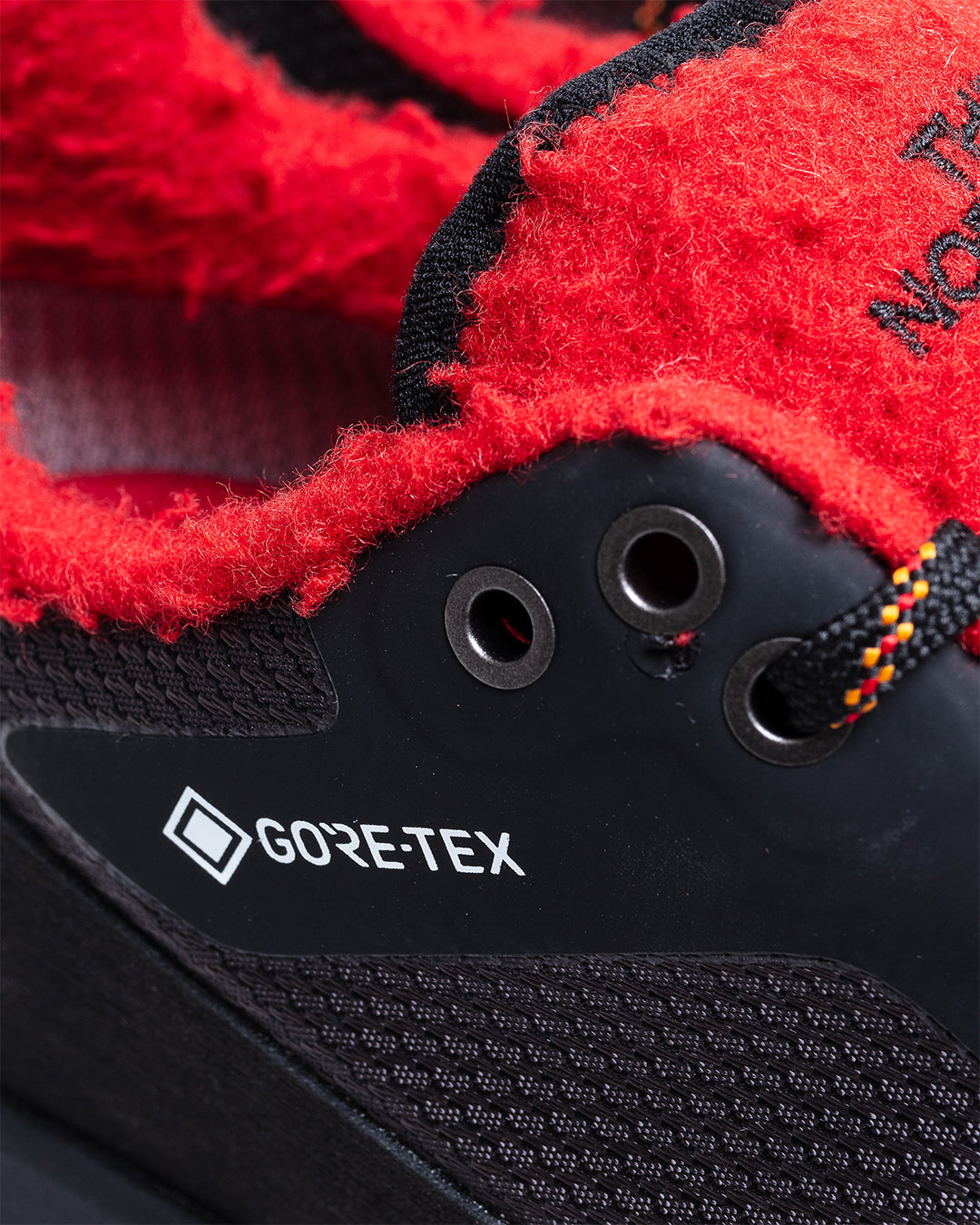 Verto Alpine GORE-TEX Casentino TNF BLK / RED