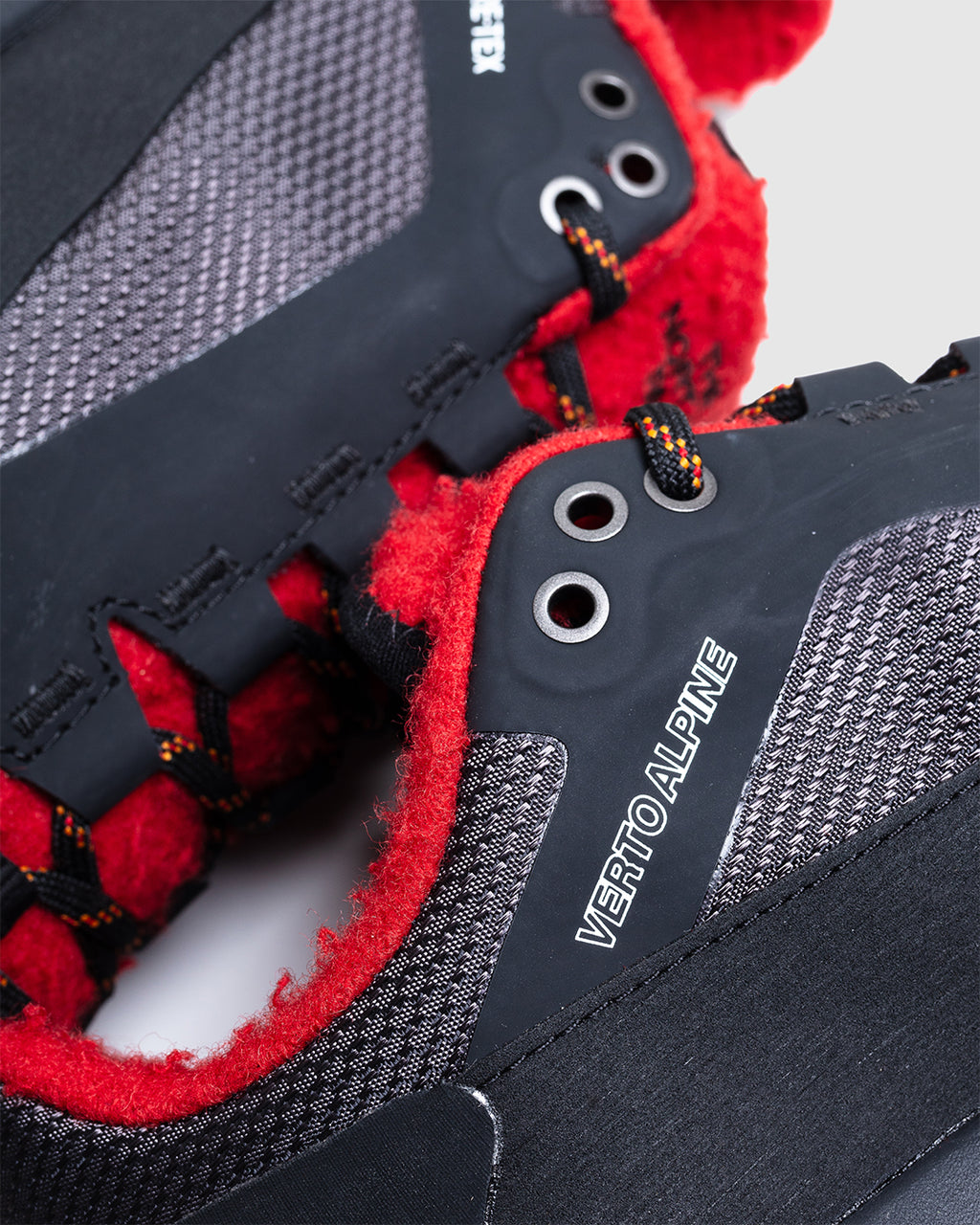 Verto Alpine GORE-TEX Casentino TNF BLK / RED