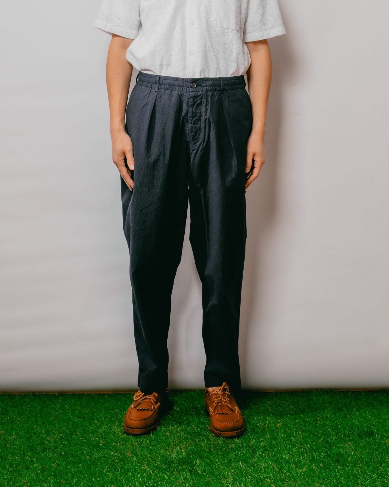 Pleated Track Pant in Seersucker ll - Navy