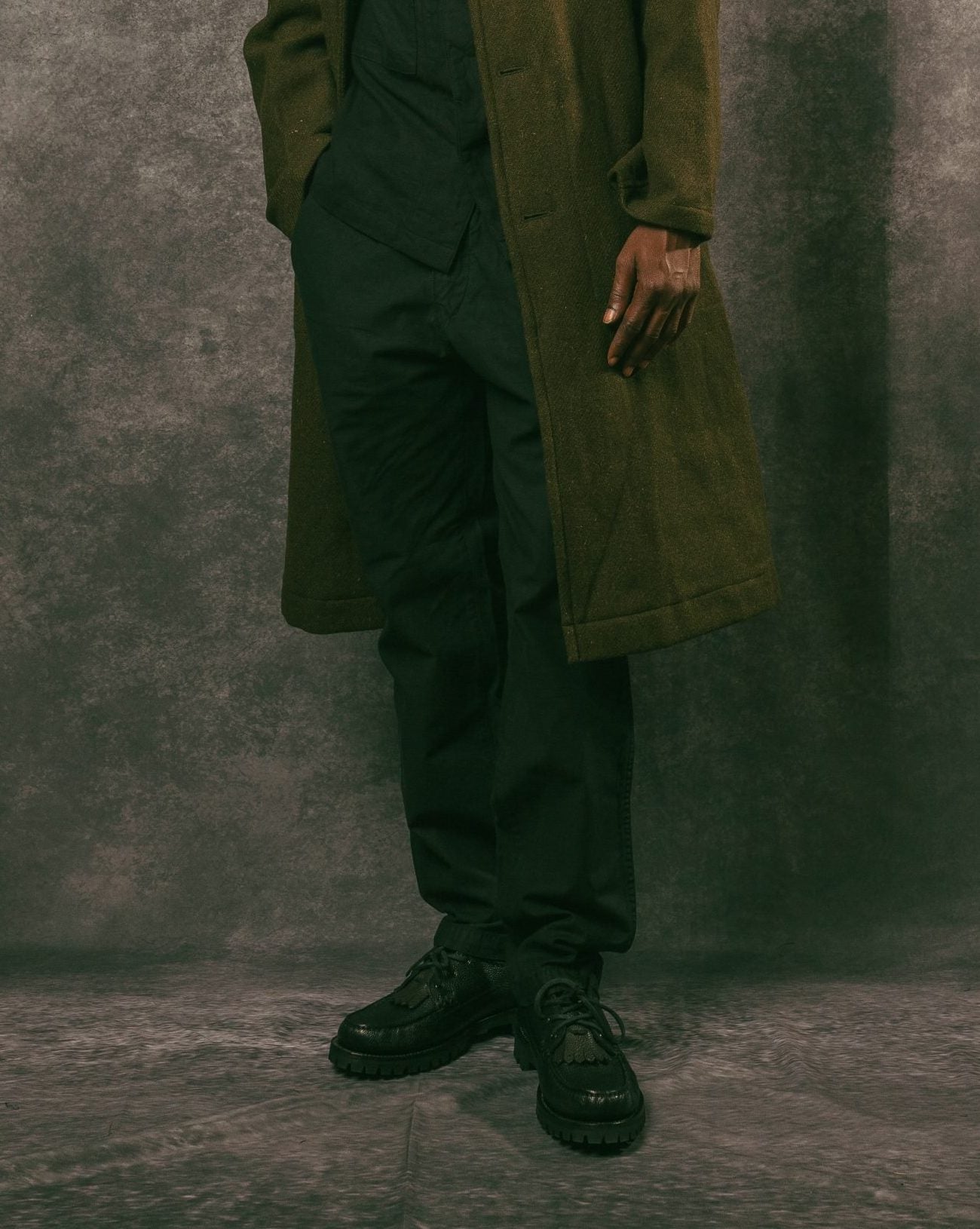 Back Satin Tapered Pants - Black