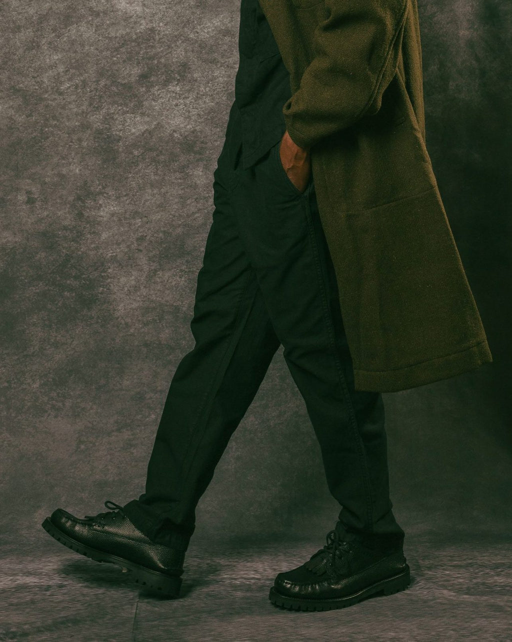 Back Satin Tapered Pants - Black