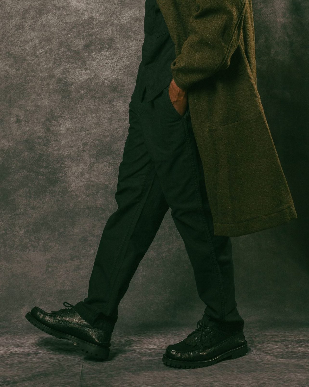 Back Satin Tapered Pants - Black