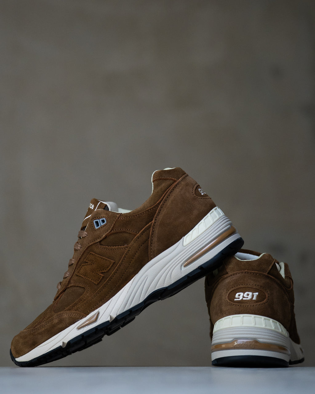 Made in UK 991V1 Luxe Suede Cocoa with Castle Wall