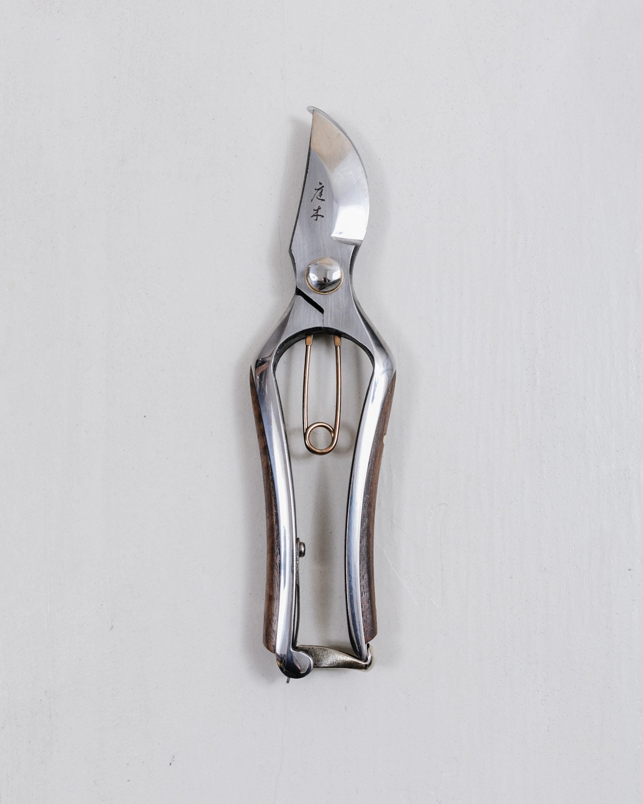 Kurumi Secateurs - Carbon/Walnut