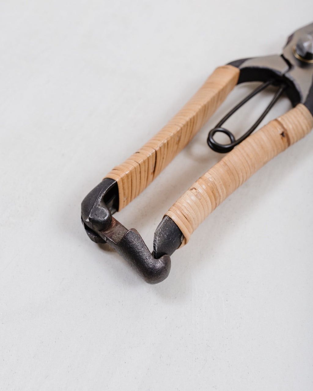 Rattan Tsubo Secateurs - Carbon/ Rattan