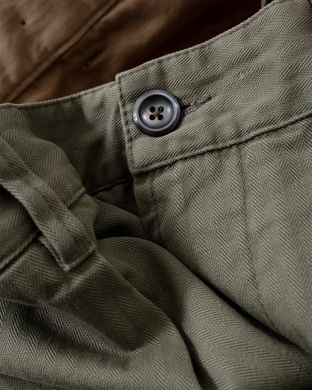 Herringbone Twill Cotton Games Trouser Mk. I Olive - DRAKE'S