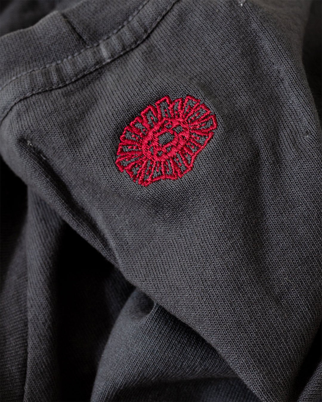 On The Farm Raw Hem Tee Washed Black - MONOSTEREO