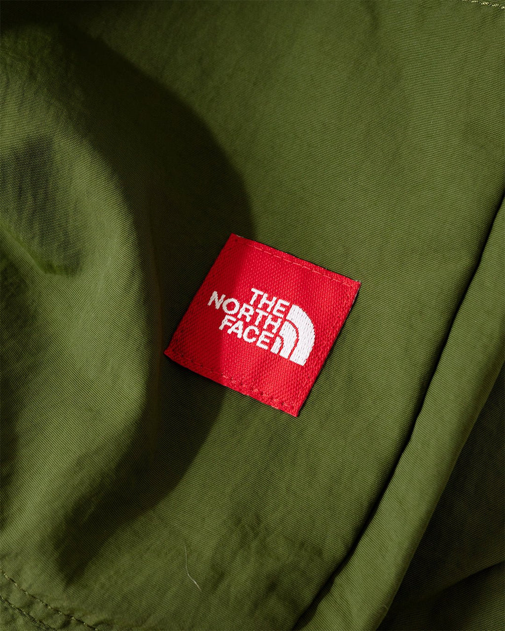 Red Box Nylon Belted Short Woodland Green - THE NORTH FACE