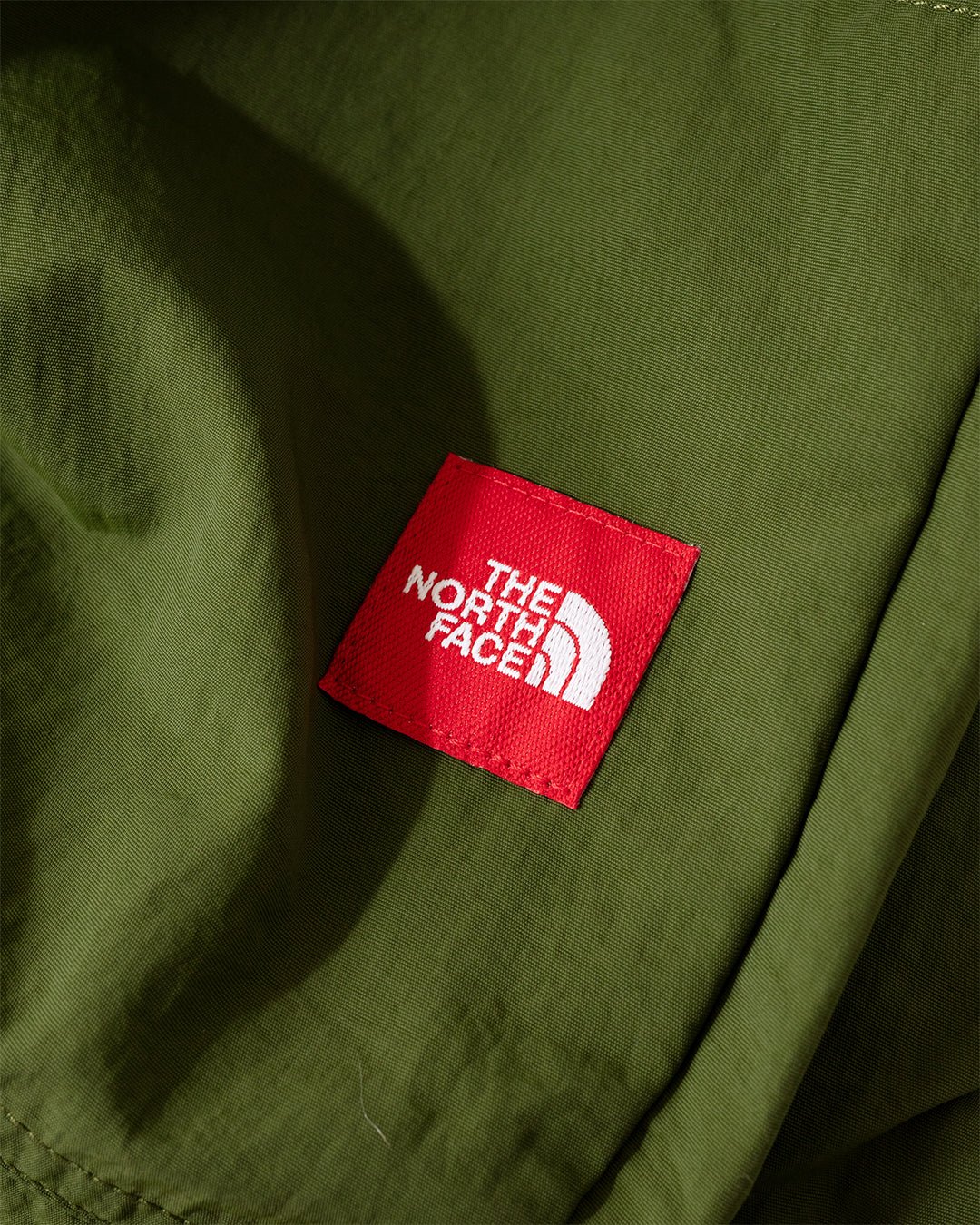 Red Box Nylon Belted Short Woodland Green - THE NORTH FACE