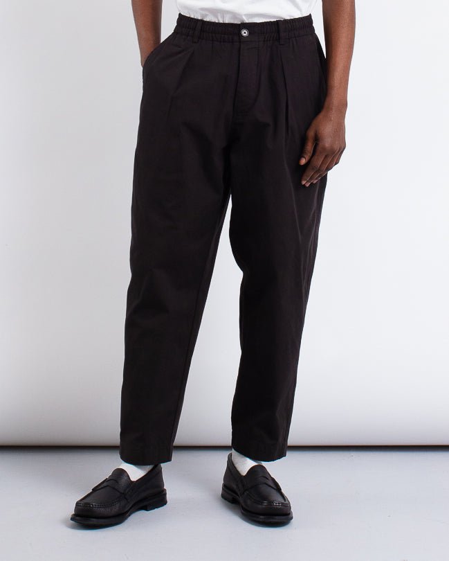 Pleated Track Pant Summer Canvas Licorice - UNIVERSAL WORKS
