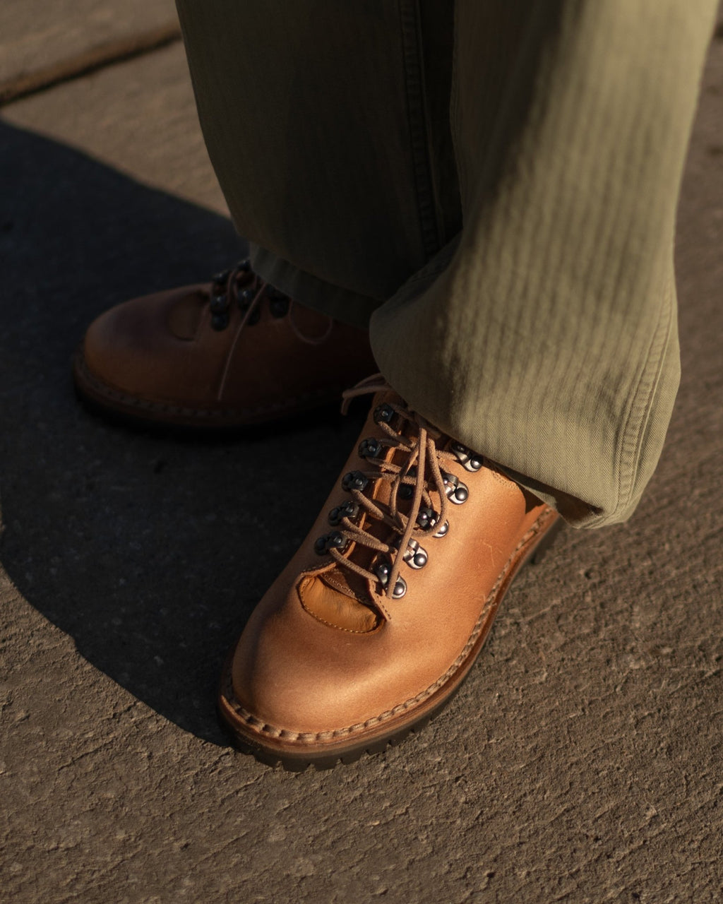 Mt. Fiore w/ Cortina Sole Vacchetta Natural Reverse - YUKETEN
